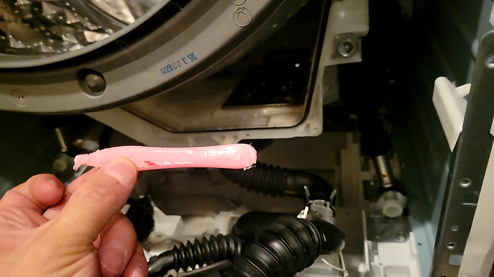 津島市パナソニック洗濯機 内部へ歯ブラシ落下除去作業